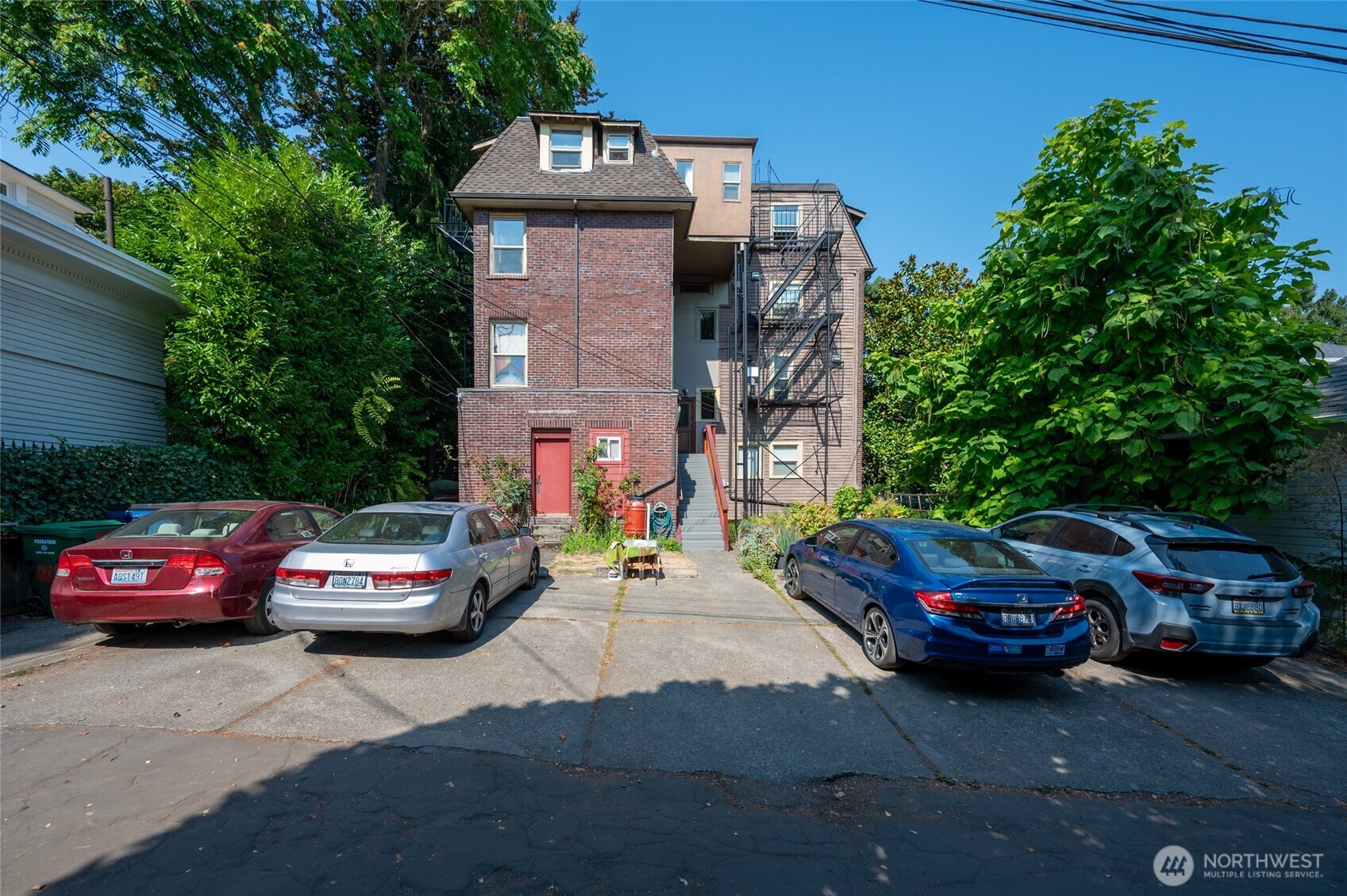 1425 East Prospect Street, Unit 110 Seattle, WA 98112 - Photo 4 of 40 a front view of a house with car parked