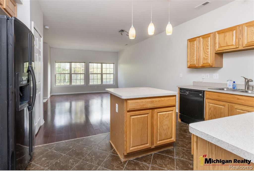 11764 Farmington Road, Unit 43 Livonia, MI 48150 - Photo 5 of 20