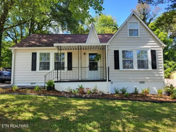 $349,000 | 300 South Oak Street, Sweetwater, TN 37874