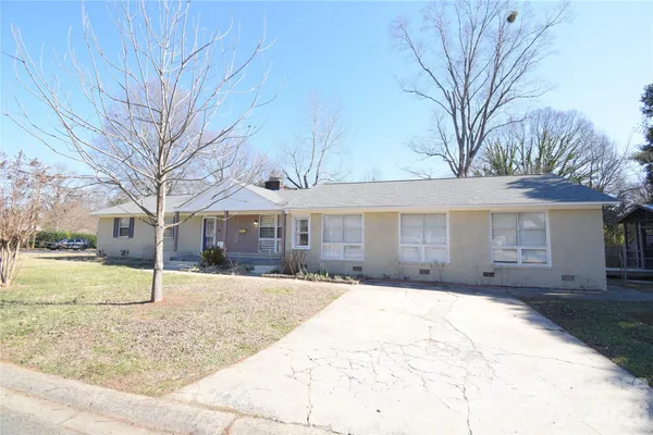 $3,995 | 4201 University Drive, Charlotte, NC 28209
