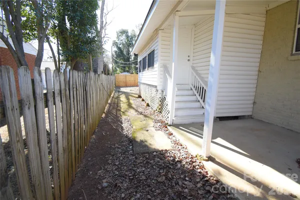 $3,995 | 4201 University Drive, Charlotte, NC 28209