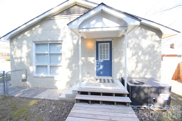 $3,995 | 4201 University Drive, Charlotte, NC 28209