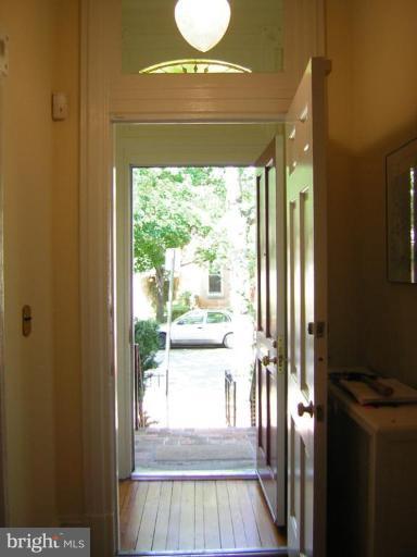 19 7th Street Northeast Washington, DC 20002 - Photo 4 of 30 Entrance / Foyer