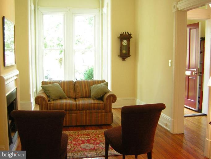 19 7th Street Northeast Washington, DC 20002 - Photo 7 of 30 Living Room