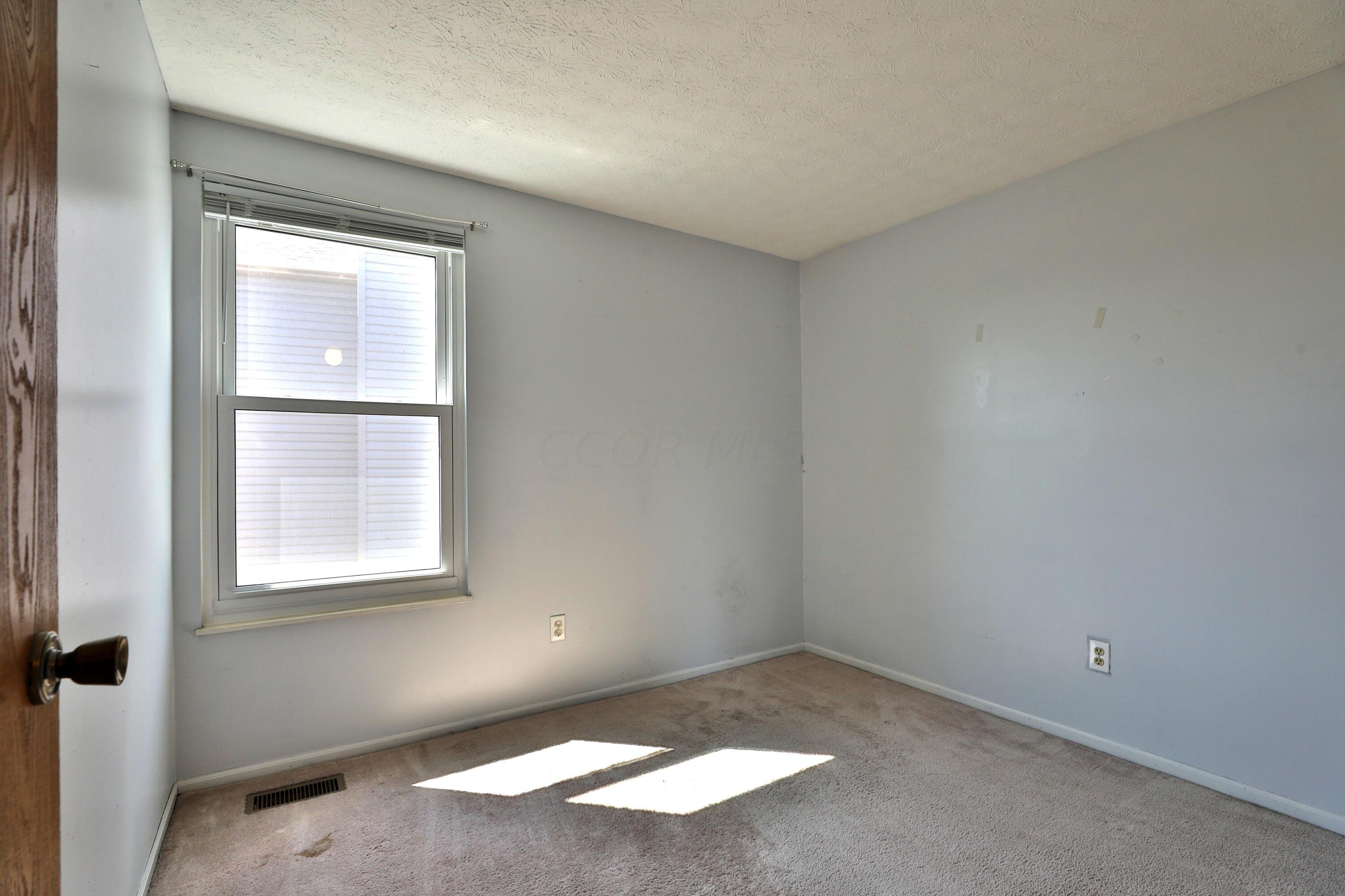 626 South Murray Hill Road Columbus, OH 43228 - Photo 25 of 33 626-S-MurrayHill-27