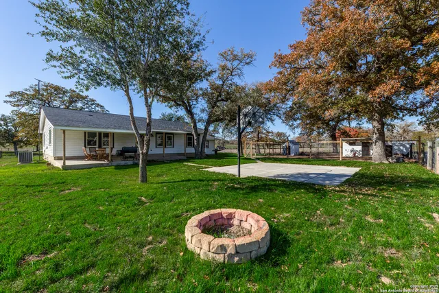 $575,000 | 1646 County Road 438, Nixon, TX 78140