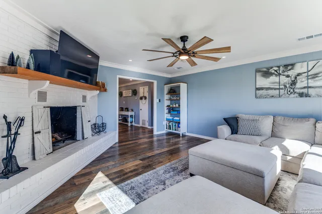 $575,000 | 1646 County Road 438, Nixon, TX 78140