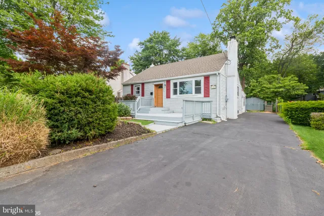 $479,900 | 425 Grape Street, Warminster, PA 18974