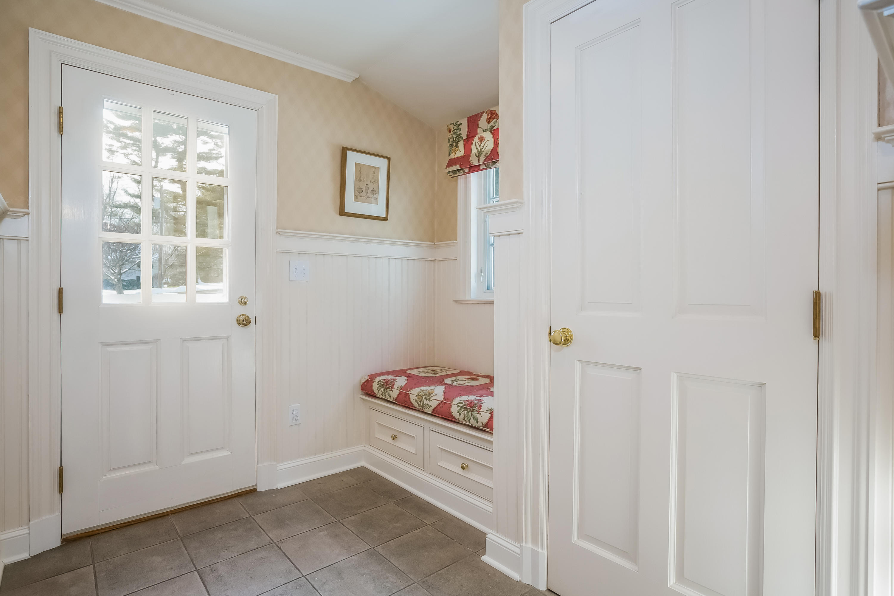 6 Watch Tower Road Darien, CT 06820 - Photo 23 of 30 a bathroom with a window