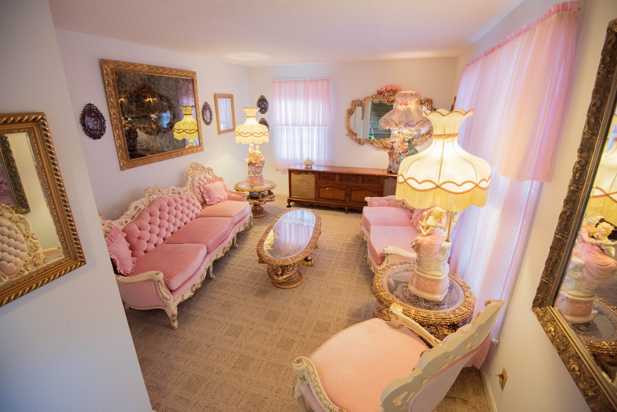 205 Green Harbor Road Old Hickory, TN 37138 - Photo 17 of 36 a living room with furniture and flowers