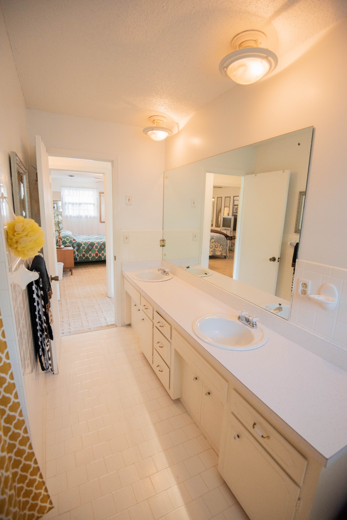 205 Green Harbor Road Old Hickory, TN 37138 - Photo 8 of 36 a spacious bathroom with a double vanity sink and a mirror