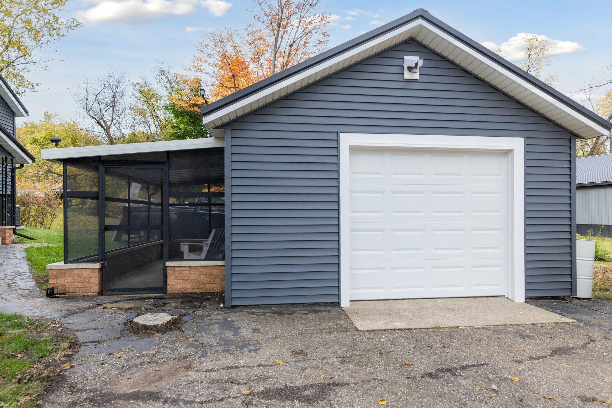 353 22nd Street North Springfield, MI 49037 - Photo 2 of 28 353-N-22nd-St-Battle-Creek-MI-49015-Wind