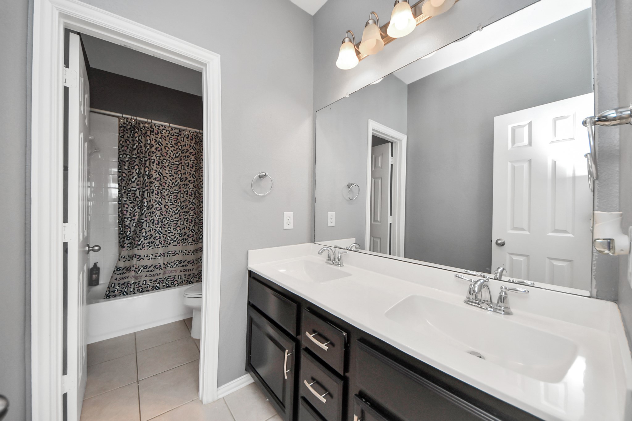 4811 Applewood Crest Lane Rosharon, TX 77583 - Photo 31 of 45 a bathroom with a sink a mirror and a shower