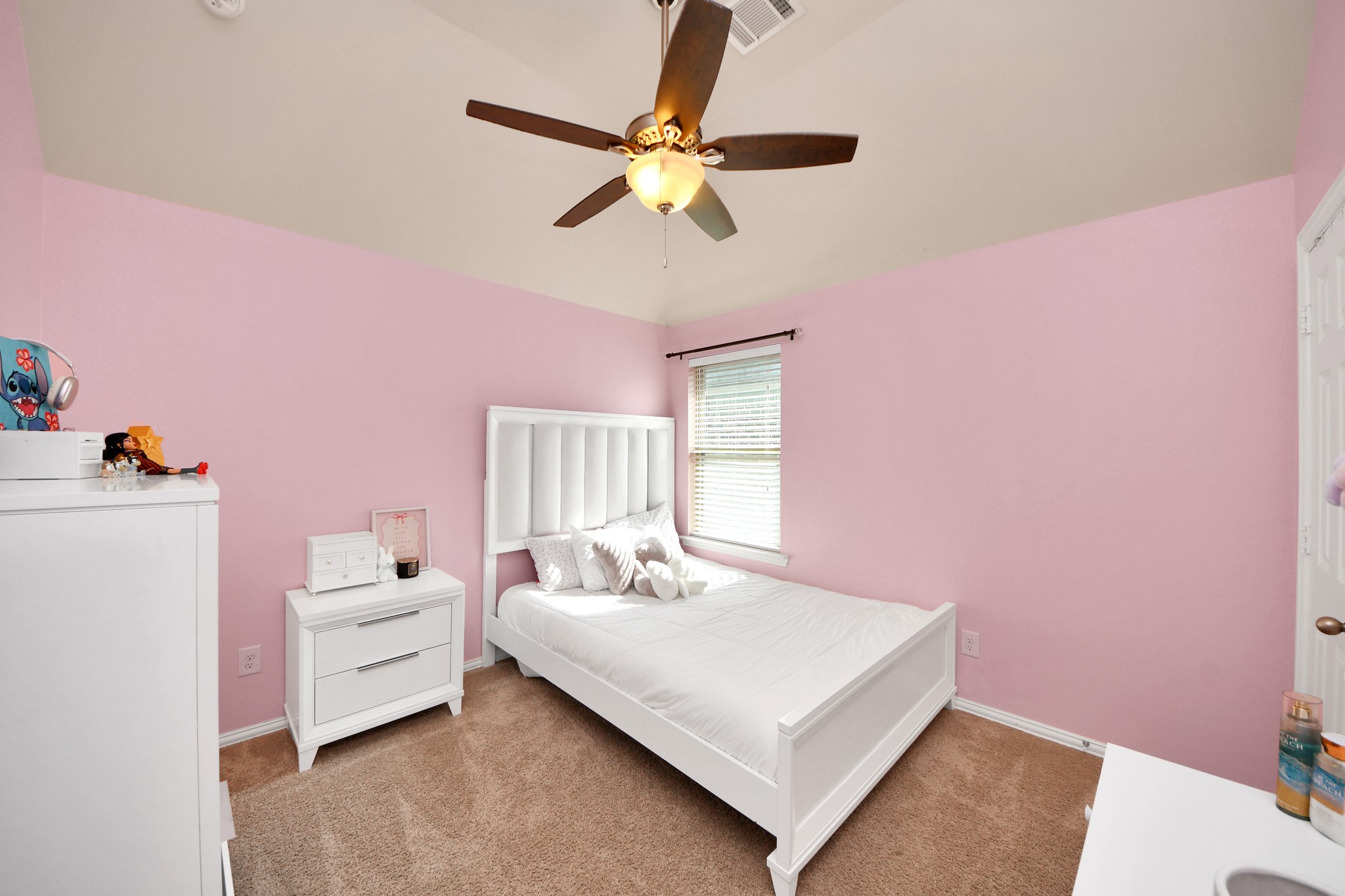 4811 Applewood Crest Lane Rosharon, TX 77583 - Photo 33 of 45 a bedroom with a bed and window