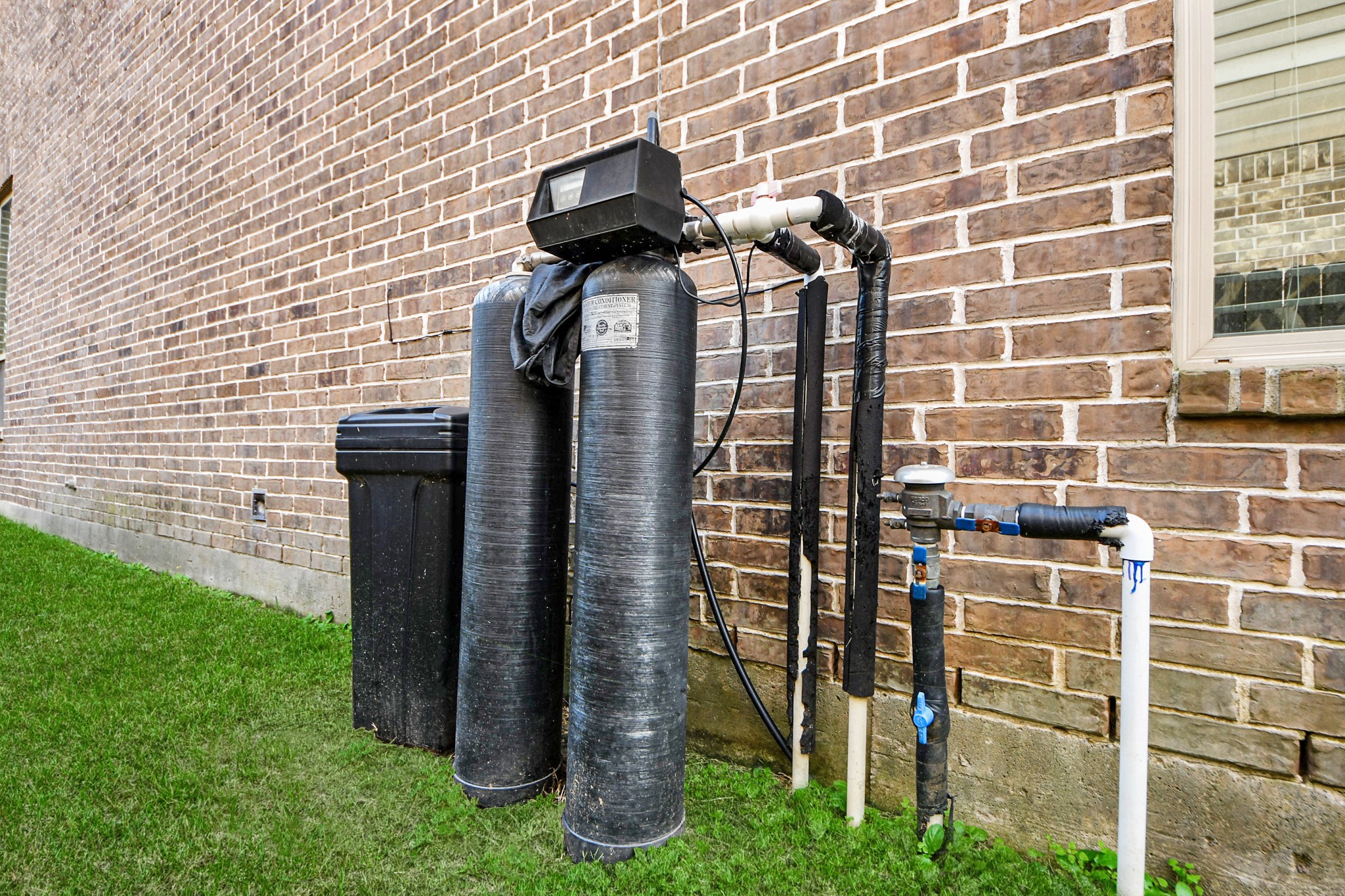 4811 Applewood Crest Lane Rosharon, TX 77583 - Photo 36 of 45 a view of a brick wall