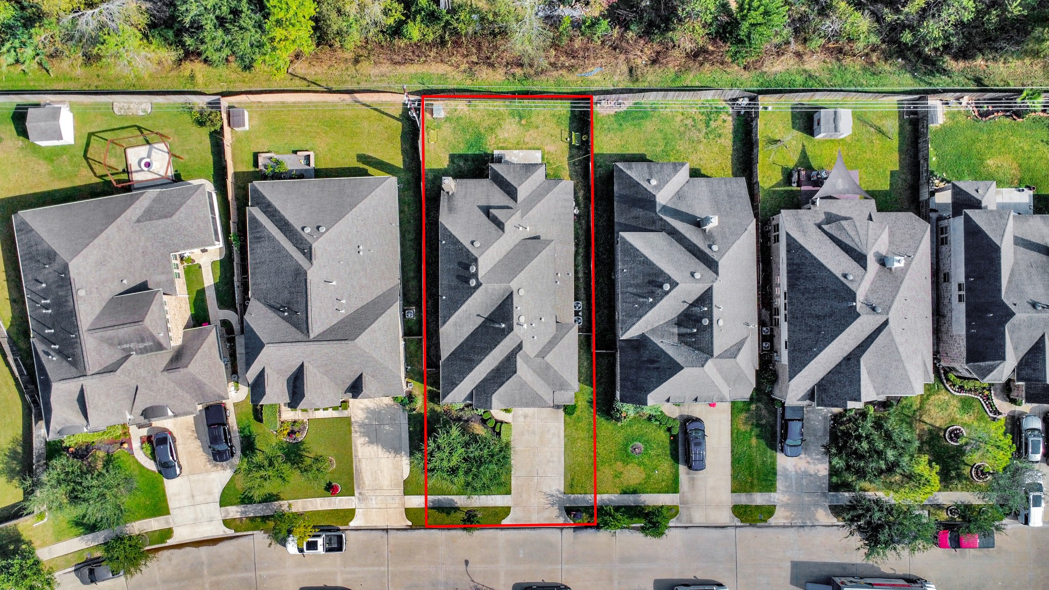 4811 Applewood Crest Lane Rosharon, TX 77583 - Photo 41 of 45 a view of a house with a street
