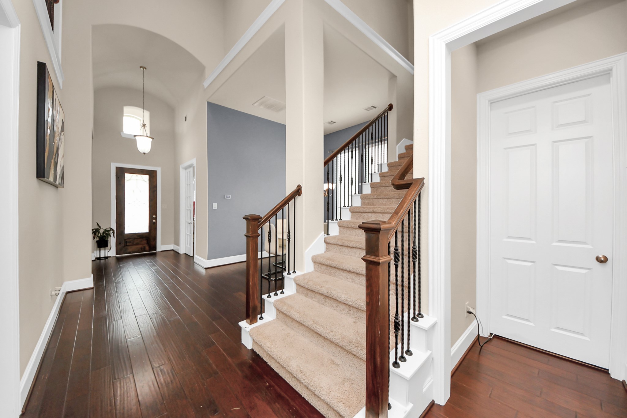 4811 Applewood Crest Lane Rosharon, TX 77583 - Photo 6 of 45 a view of a hallway with wooden floor and entryway