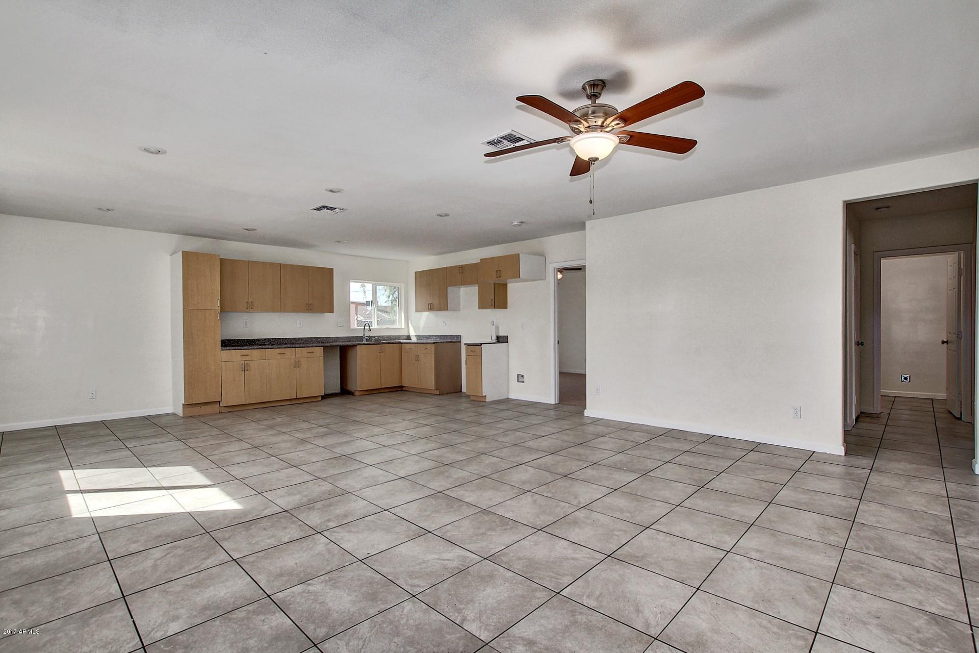 2828 East Chipman Road Phoenix, AZ 85040 - Photo 3 of 18 0003-Chipman (4)