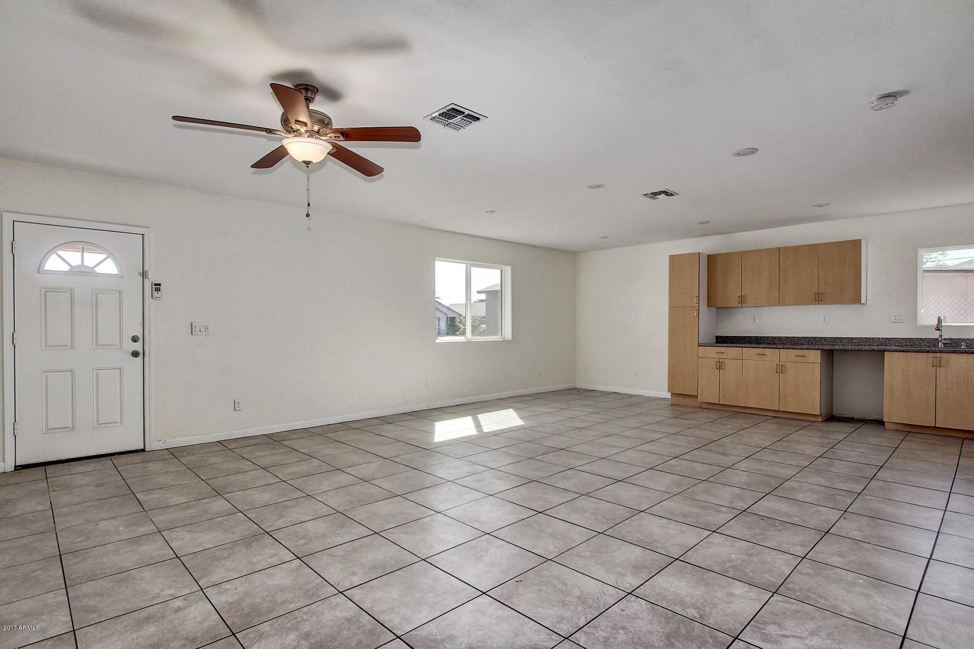 2828 East Chipman Road Phoenix, AZ 85040 - Photo 4 of 18 0004-Chipman (5)