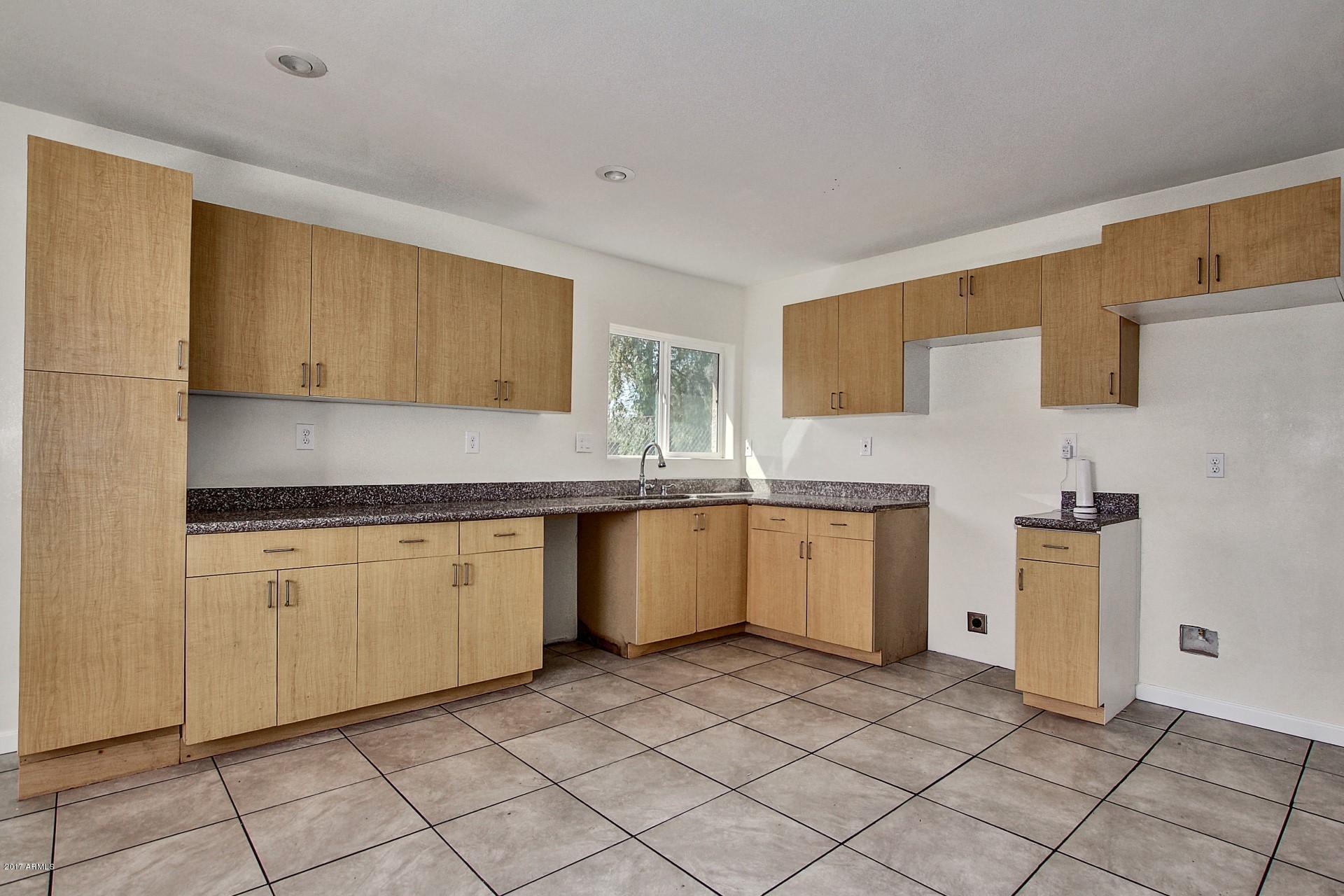 2828 East Chipman Road Phoenix, AZ 85040 - Photo 7 of 18 0007-Chipman (7)