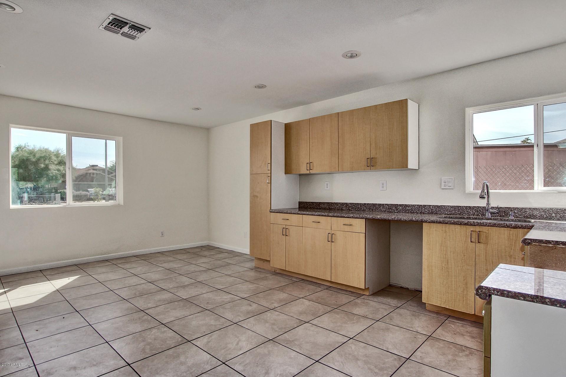 2828 East Chipman Road Phoenix, AZ 85040 - Photo 8 of 18 0008-Chipman (8)
