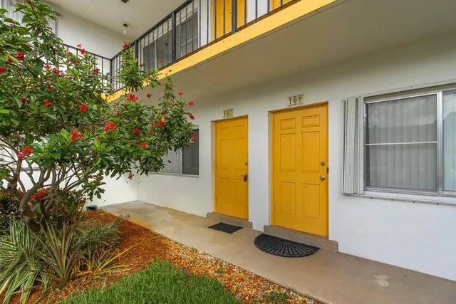 $1,350 | 3000 Lake Osborne Drive, Unit 107, Lake Worth Beach, FL 33461