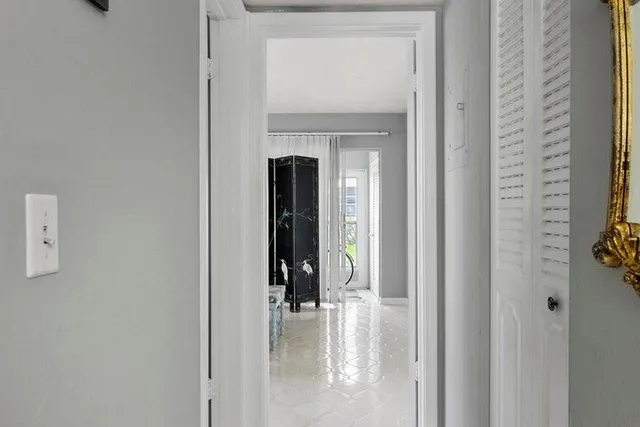 $1,350 | 3000 Lake Osborne Drive, Unit 107, Lake Worth Beach, FL 33461