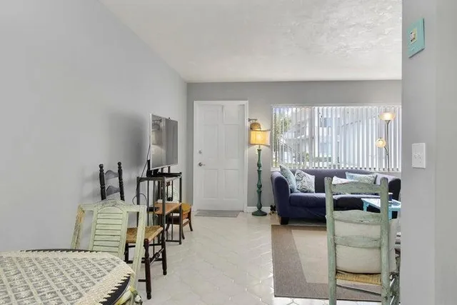 $1,350 | 3000 Lake Osborne Drive, Unit 107, Lake Worth Beach, FL 33461