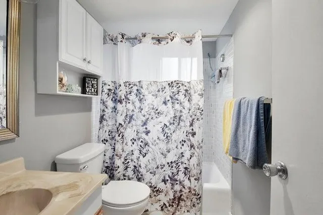 $1,350 | 3000 Lake Osborne Drive, Unit 107, Lake Worth Beach, FL 33461