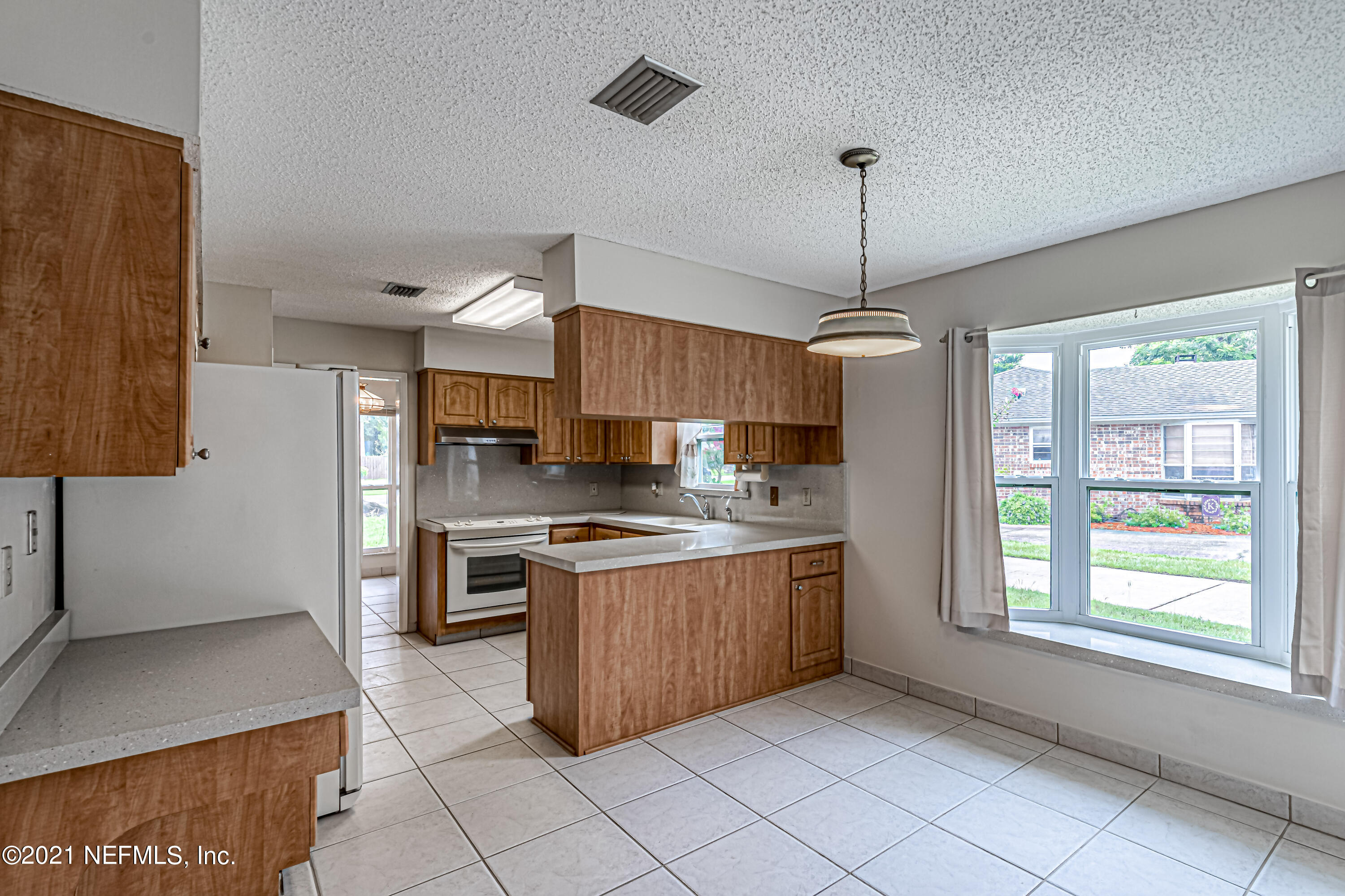 568 Rockingham Road Orange Park, FL 32073 - Photo 12 of 38 11-Kitchen