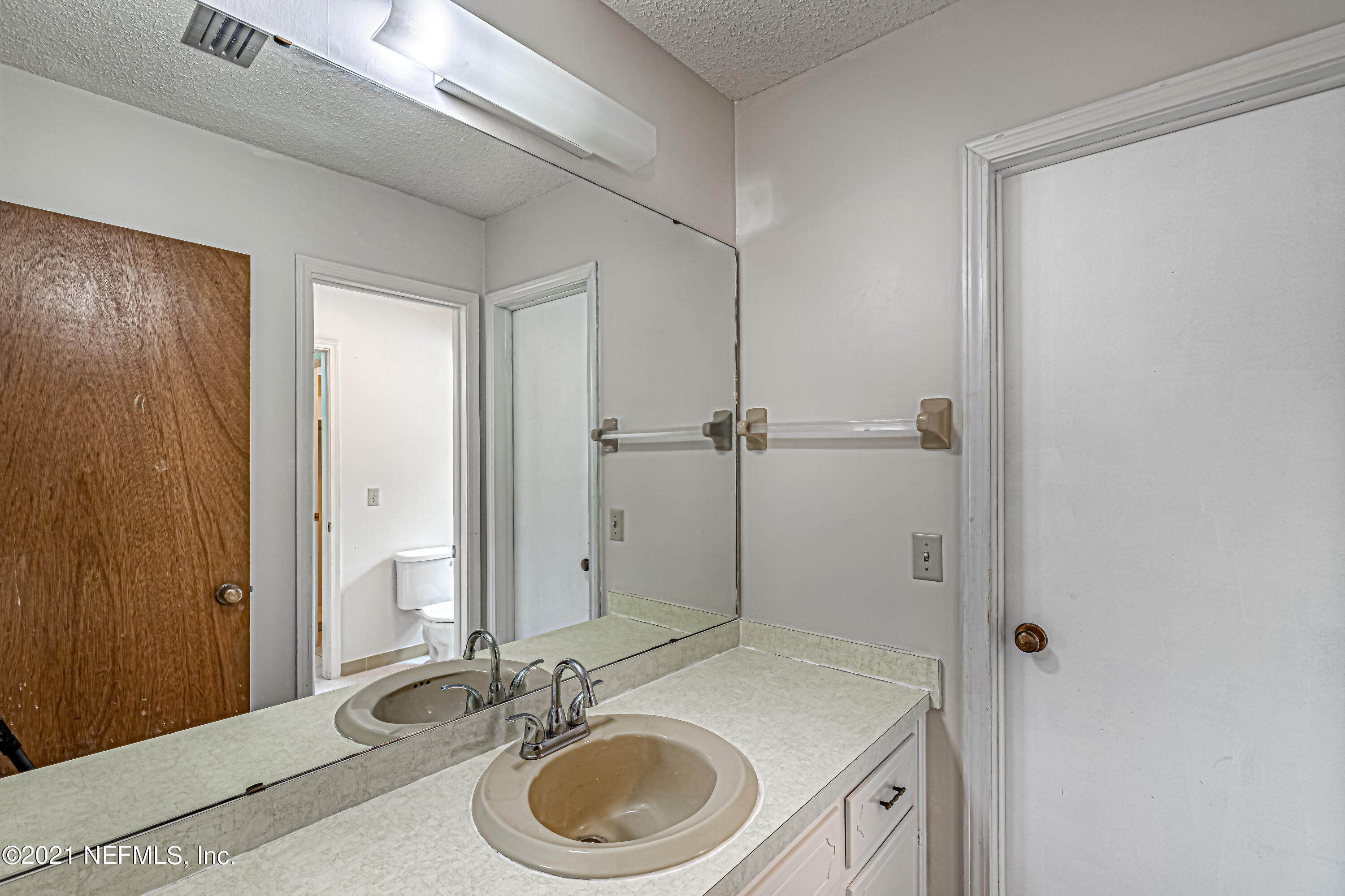 568 Rockingham Road Orange Park, FL 32073 - Photo 23 of 38 22-Master Bathroom