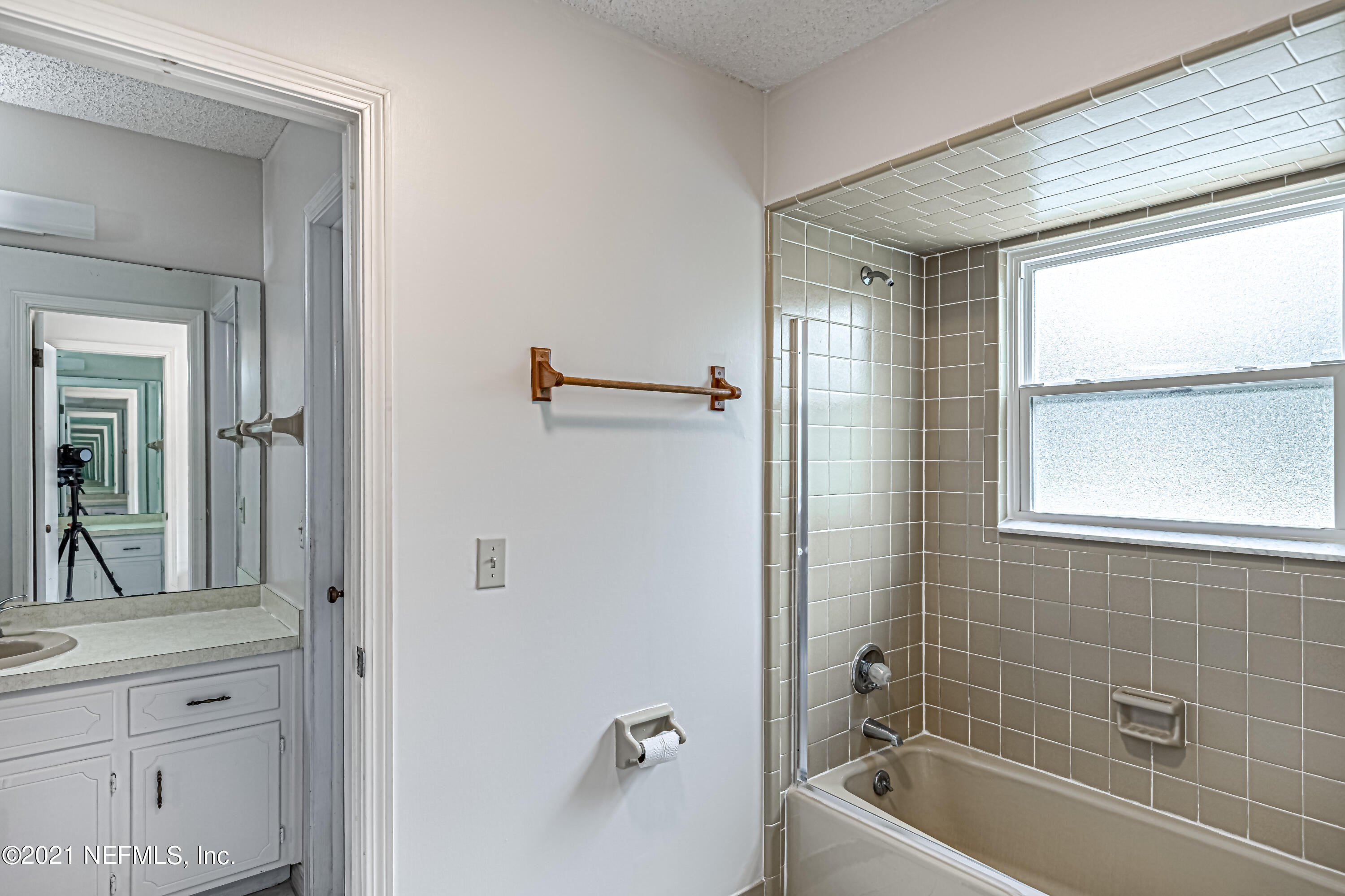 568 Rockingham Road Orange Park, FL 32073 - Photo 26 of 38 25-Master Bathroom