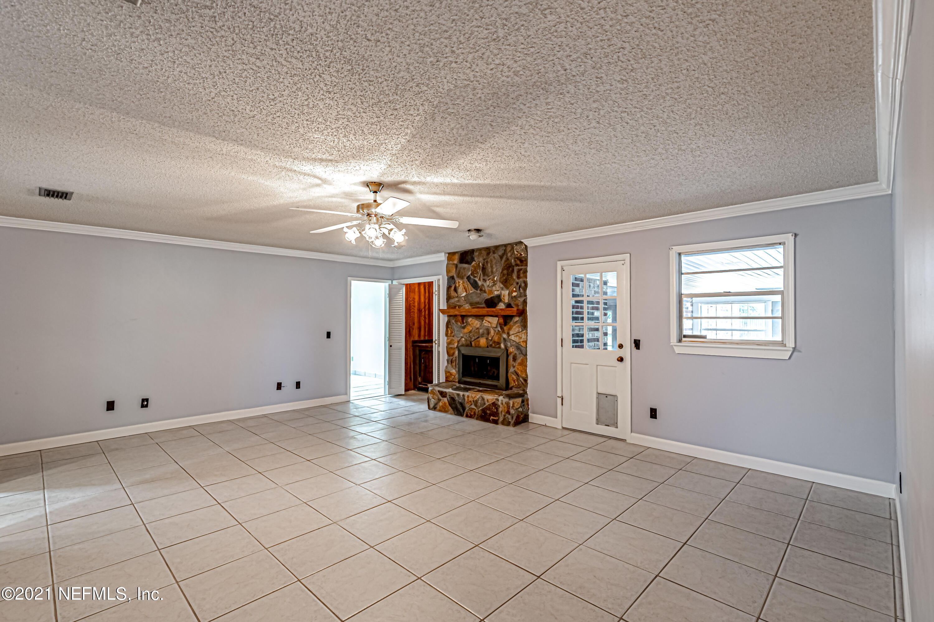 568 Rockingham Road Orange Park, FL 32073 - Photo 10 of 38 9-Living Room
