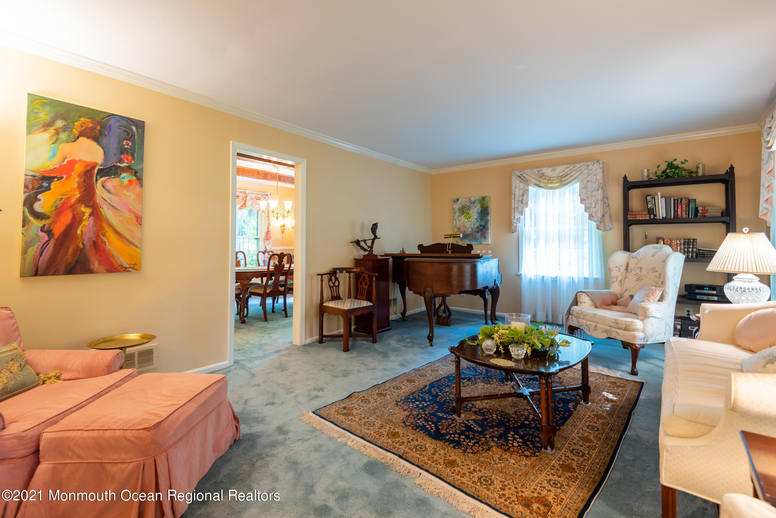 27 Miriam Drive Matawan, NJ 07747 - Photo 12 of 43 Large living room