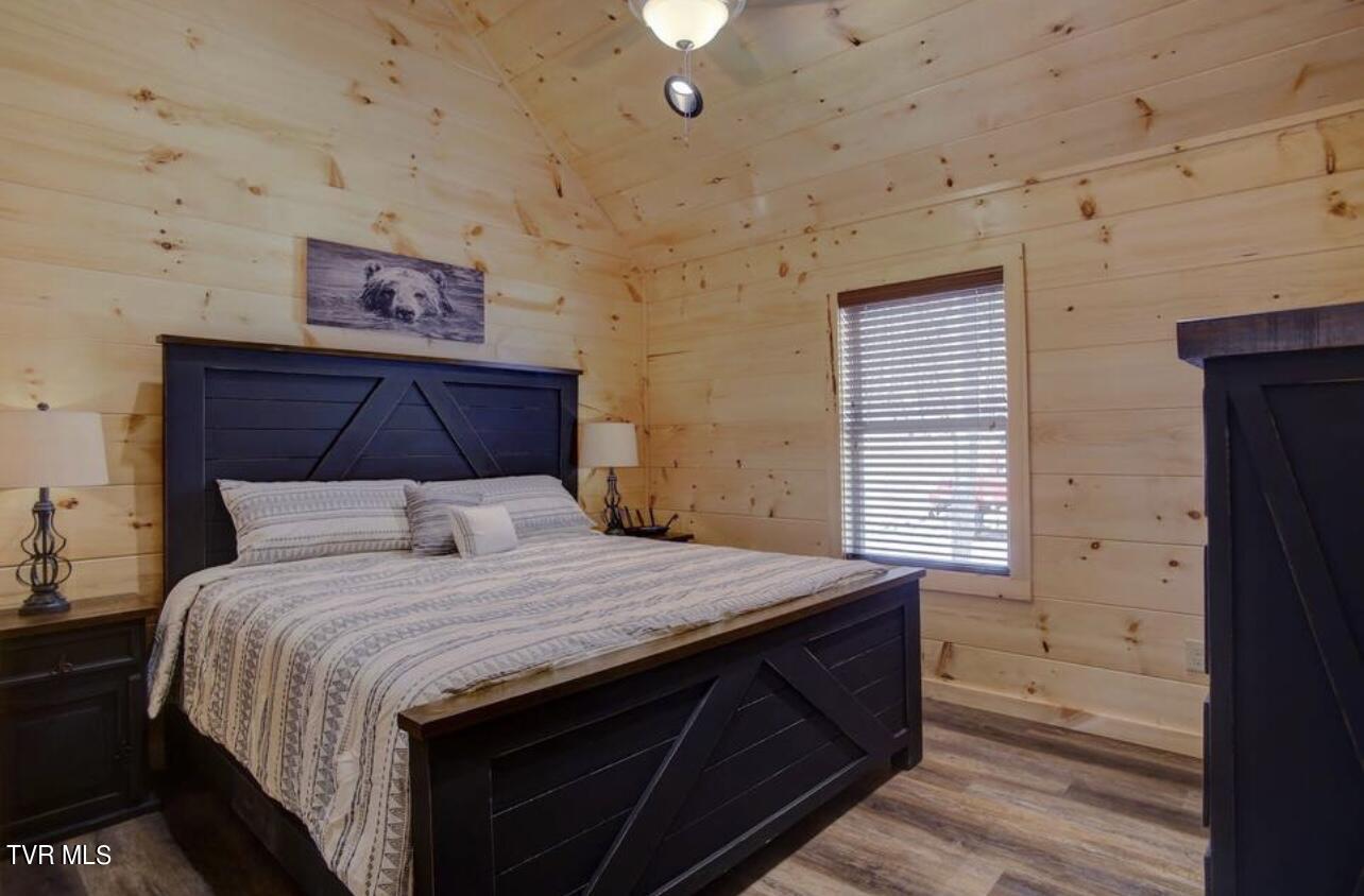 852 String Run Way Pigeon Forge, TN 37863 - Photo 17 of 40 IMG_5883