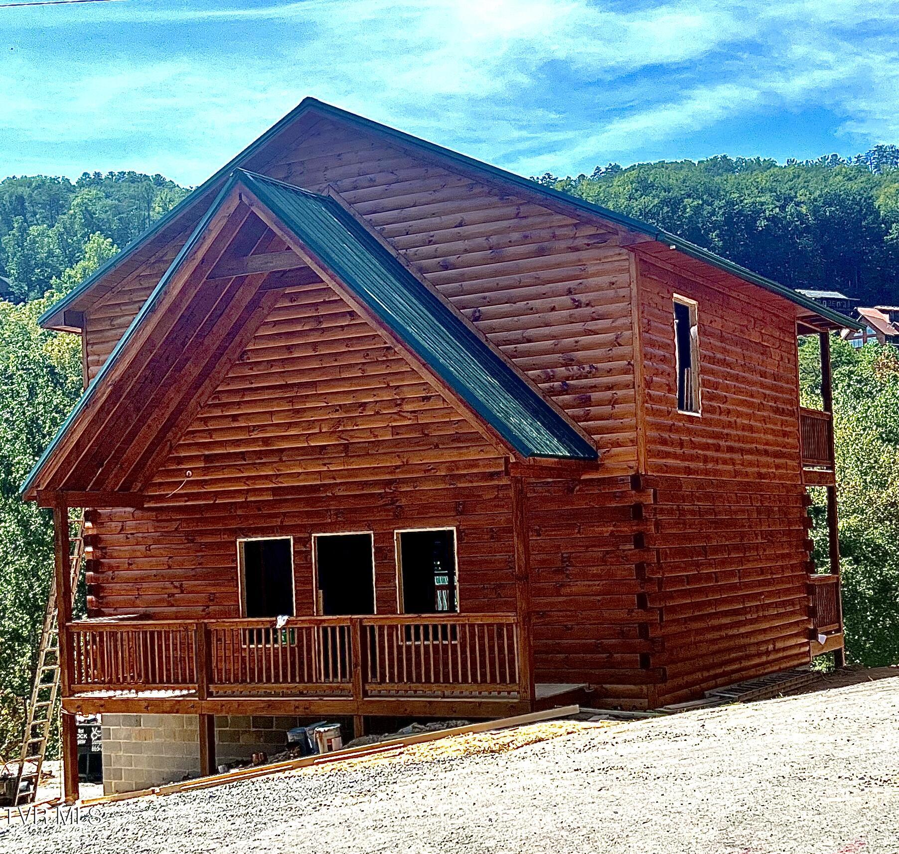 852 String Run Way Pigeon Forge, TN 37863 - Photo 2 of 40 IMG_1649