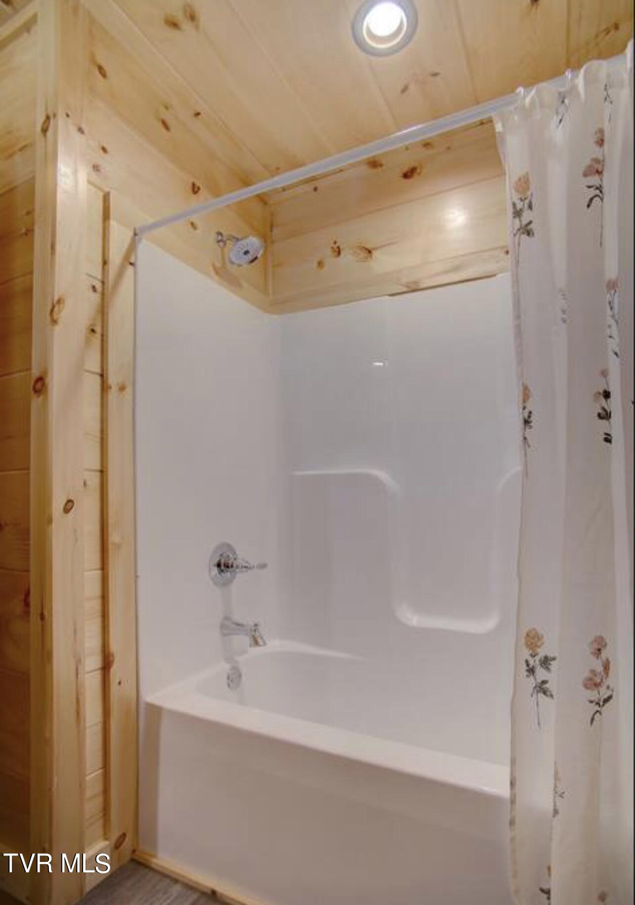 852 String Run Way Pigeon Forge, TN 37863 - Photo 21 of 40 IMG_5892