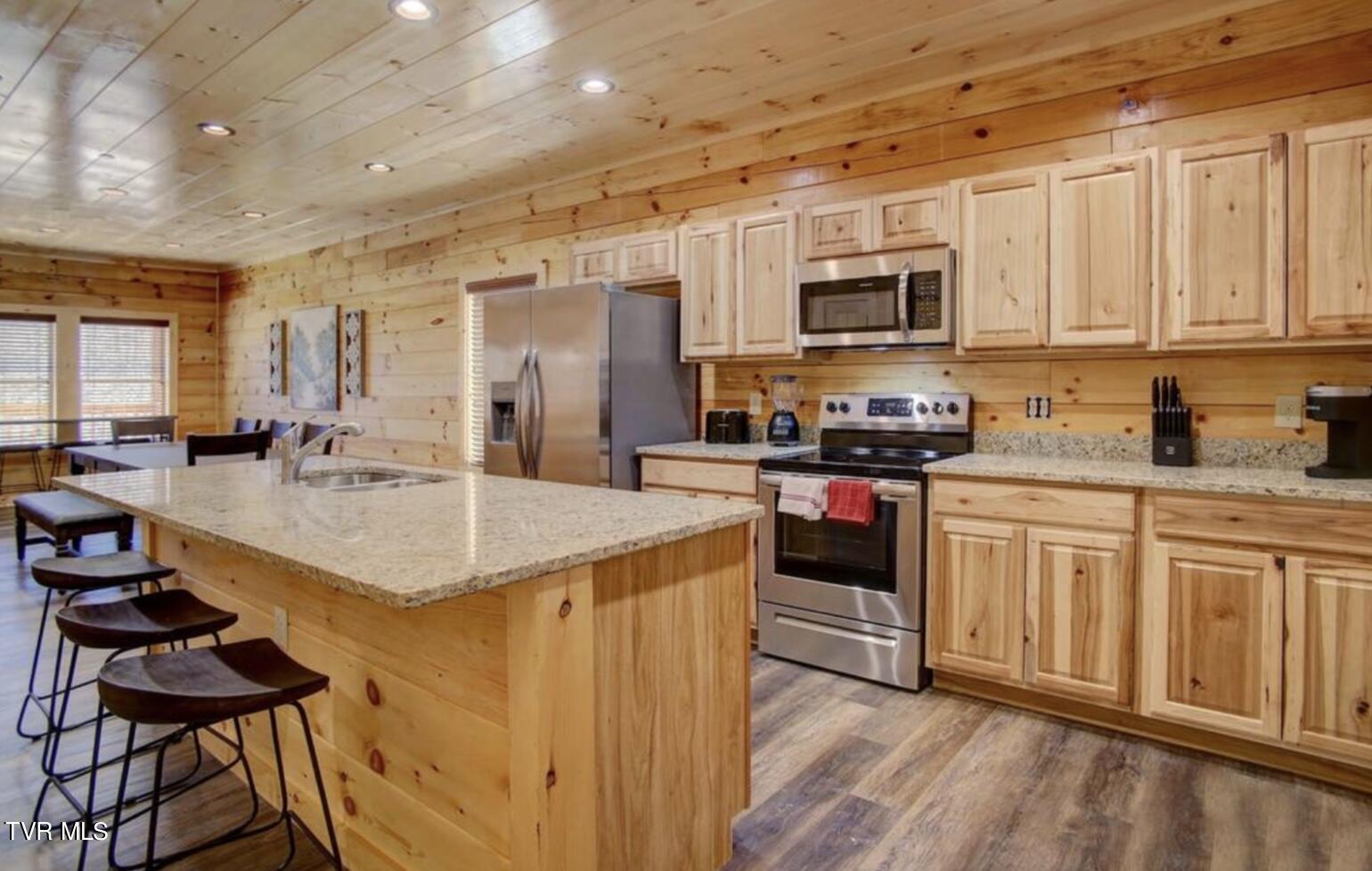 852 String Run Way Pigeon Forge, TN 37863 - Photo 4 of 40 IMG_5881