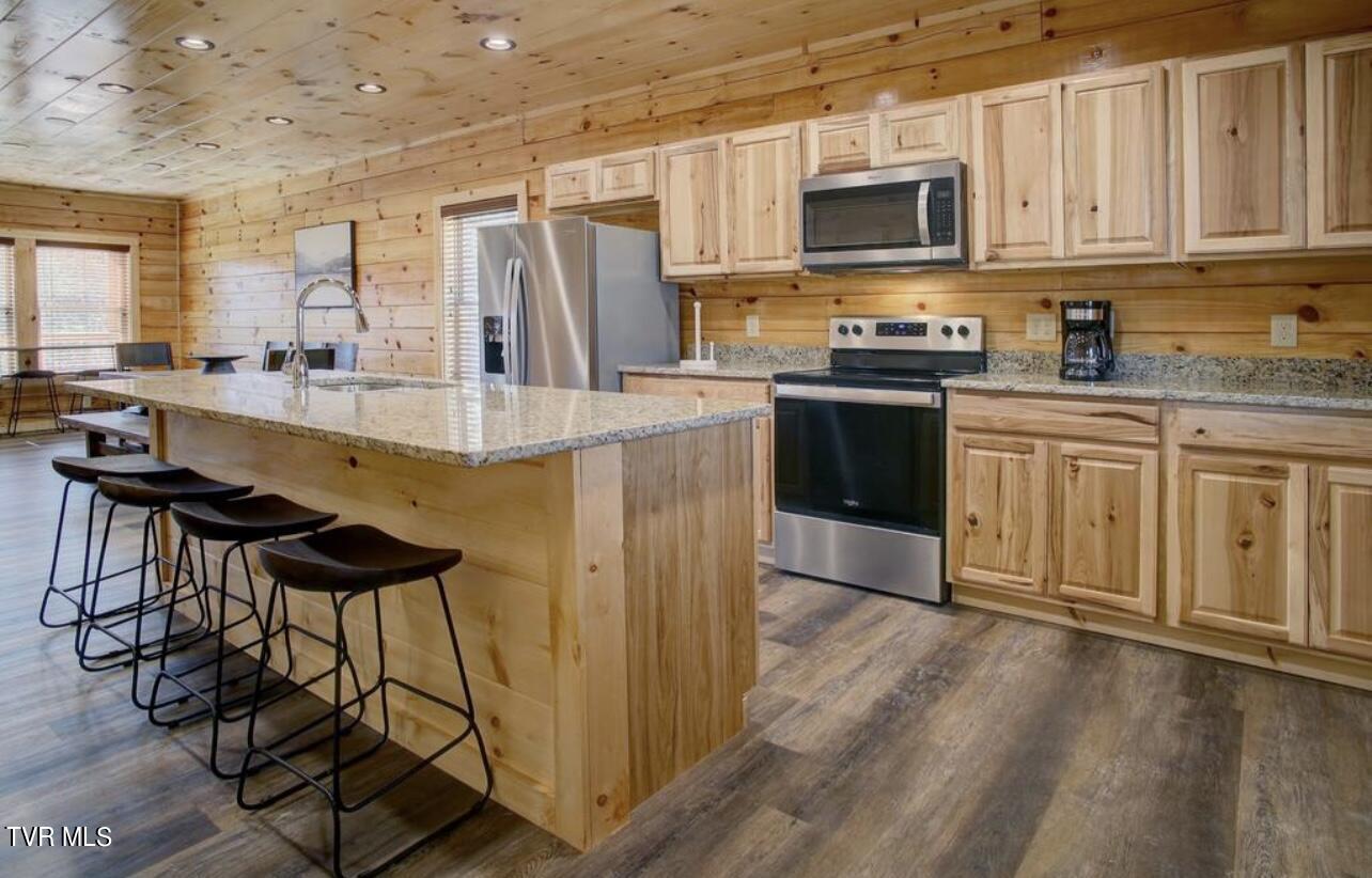 852 String Run Way Pigeon Forge, TN 37863 - Photo 8 of 40 IMG_5907