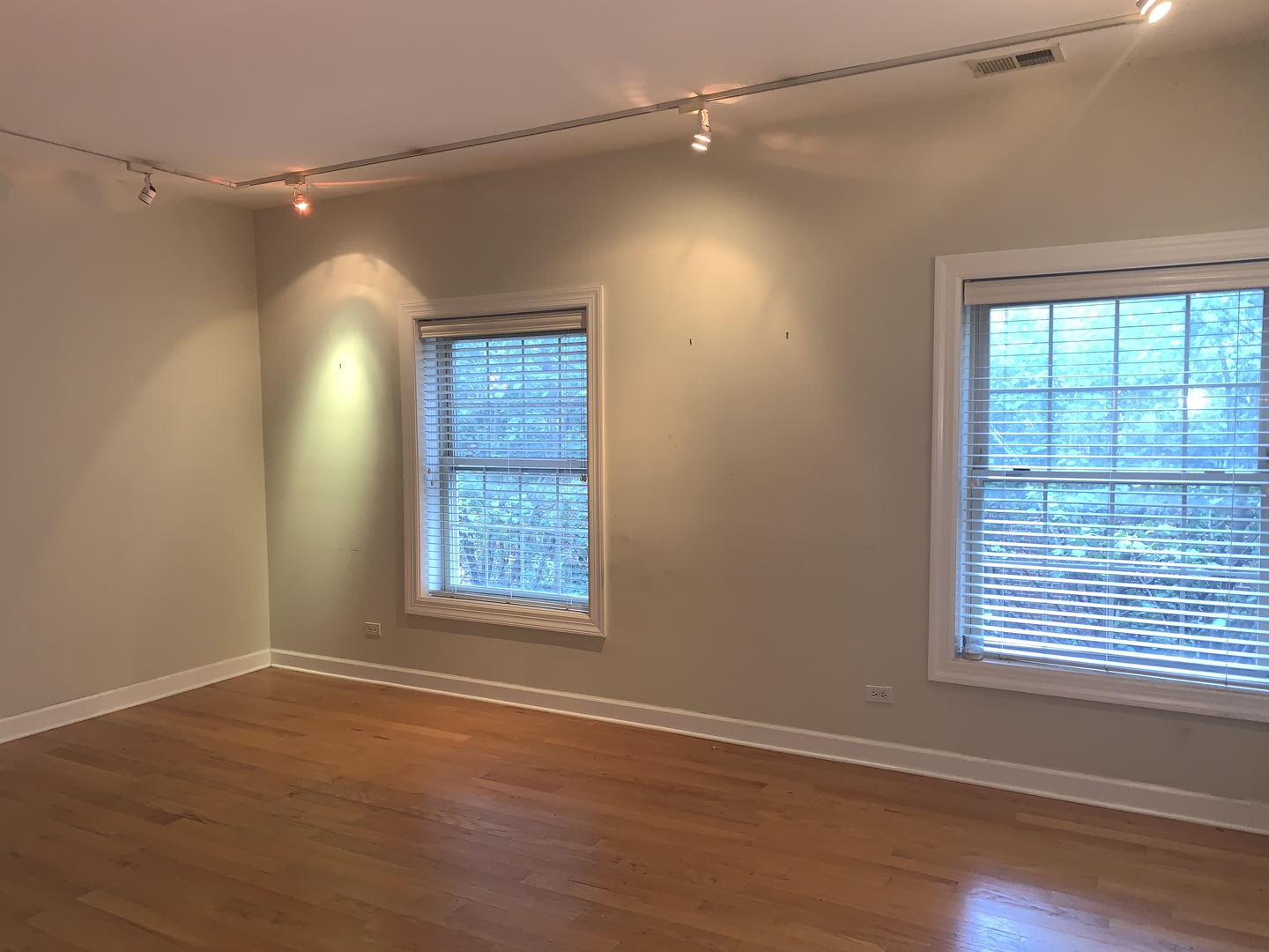839 East 52nd Street, Unit 3 Chicago, IL 60615 - Photo 7 of 18 a view of a room that has a window in it