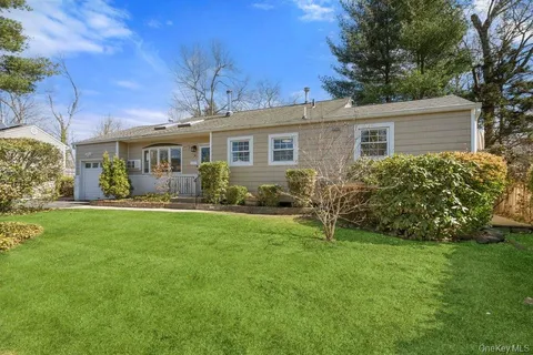 $679,000 | 34 Foxwood Drive East, Huntington Station, NY 11746