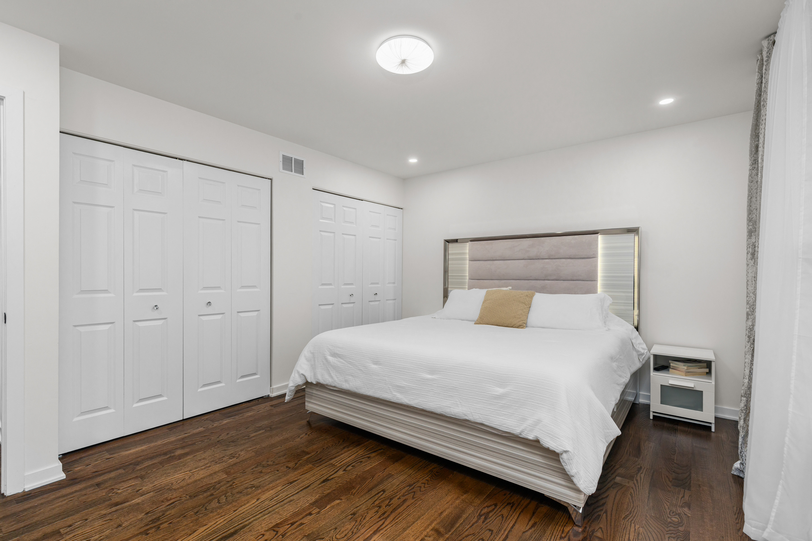 700 Fairfield Lane Algonquin, IL 60102 - Photo 22 of 39 a bedroom with a bed and a table