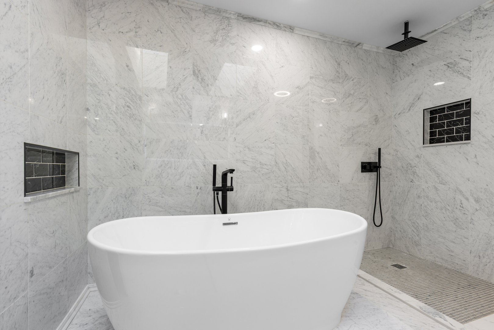 700 Fairfield Lane Algonquin, IL 60102 - Photo 29 of 39 a white bath tub sitting in a bathroom