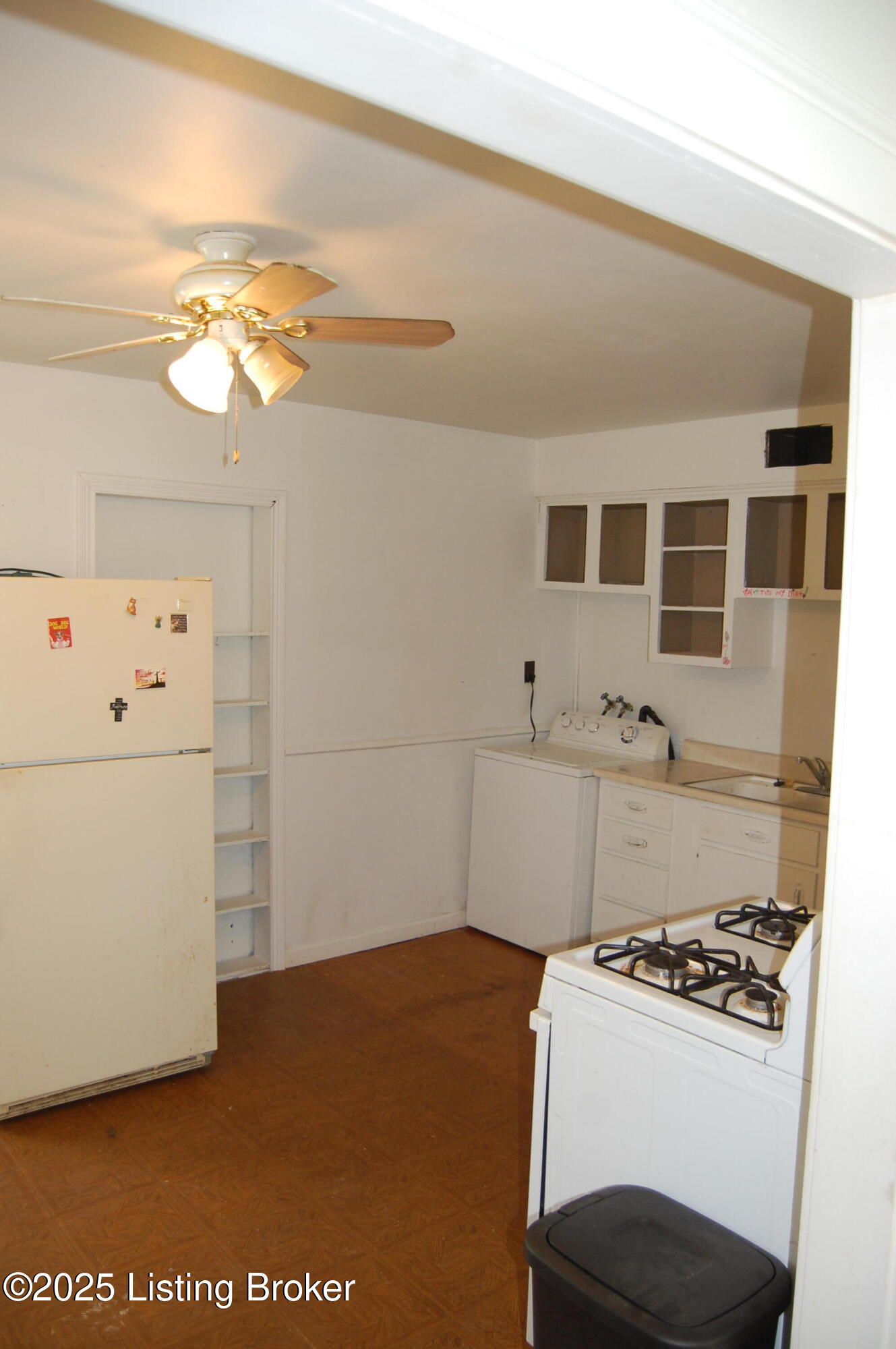 9530 Maple Road Louisville, KY 40229 - Photo 14 of 23 DSC_1099
