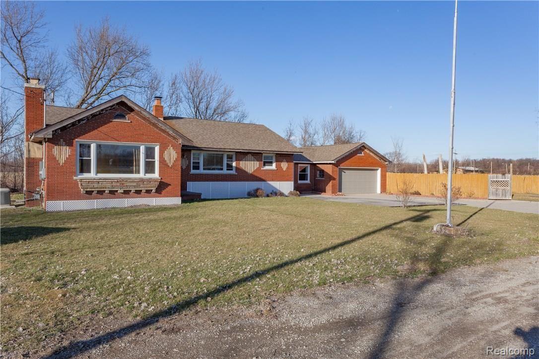 28498 Eureka Road Romulus, MI 48174 - Photo 3 of 23 IMG_3776.jpg