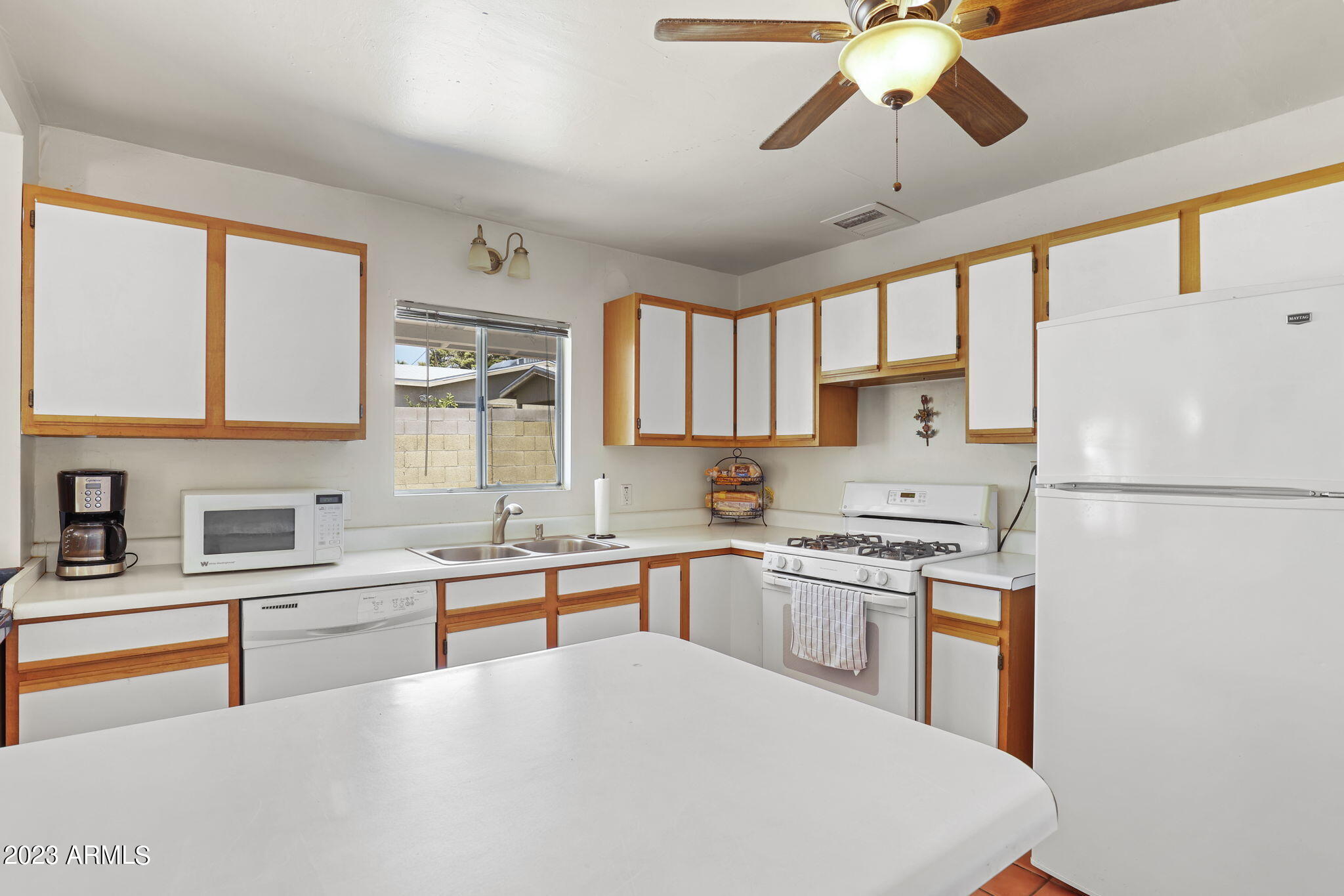 1536 East Mountain View Road Phoenix, AZ 85020 - Photo 17 of 45 Spacious kitchen
