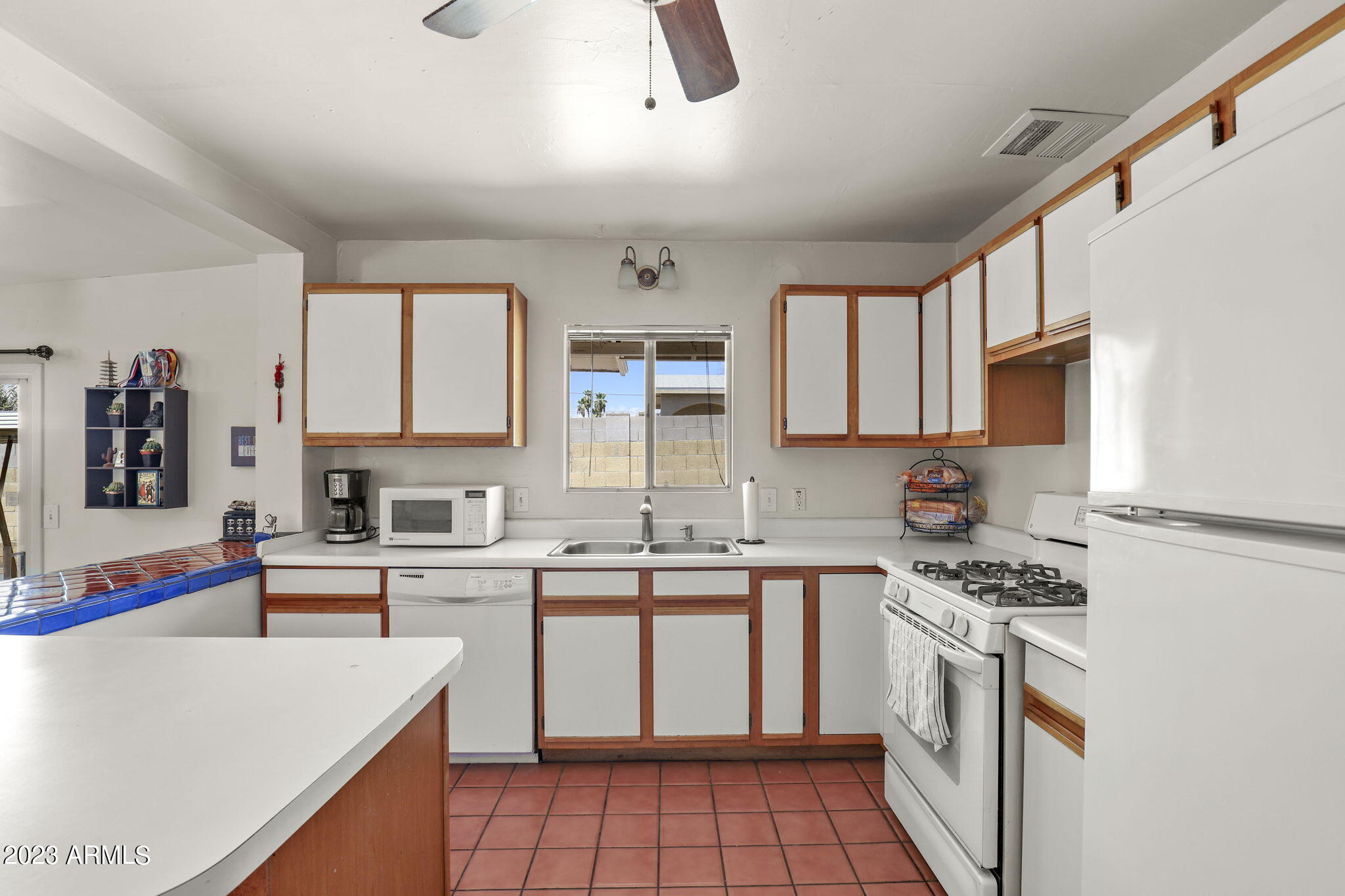 1536 East Mountain View Road Phoenix, AZ 85020 - Photo 18 of 45 Kitchen has 2 breakfast bars