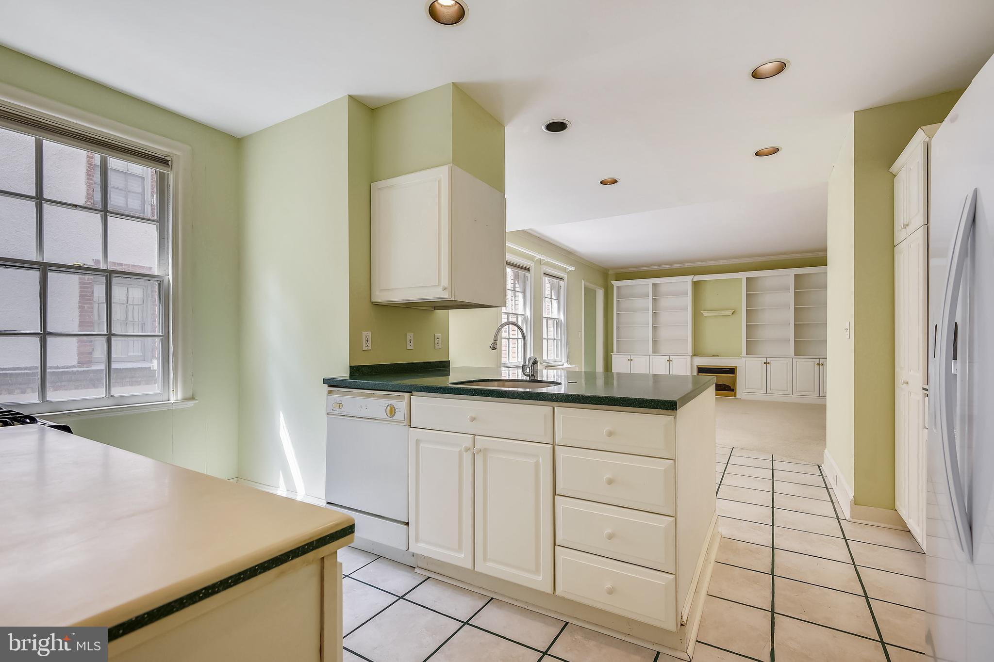 6 Upland Road, Unit K2 L2 Baltimore, MD 21210 - Photo 28 of 55 Kitchen open to Family Rm