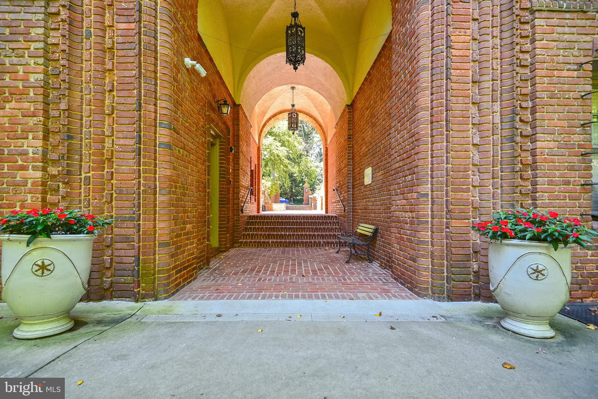 6 Upland Road, Unit K2 L2 Baltimore, MD 21210 - Photo 6 of 55 Decorative walkway