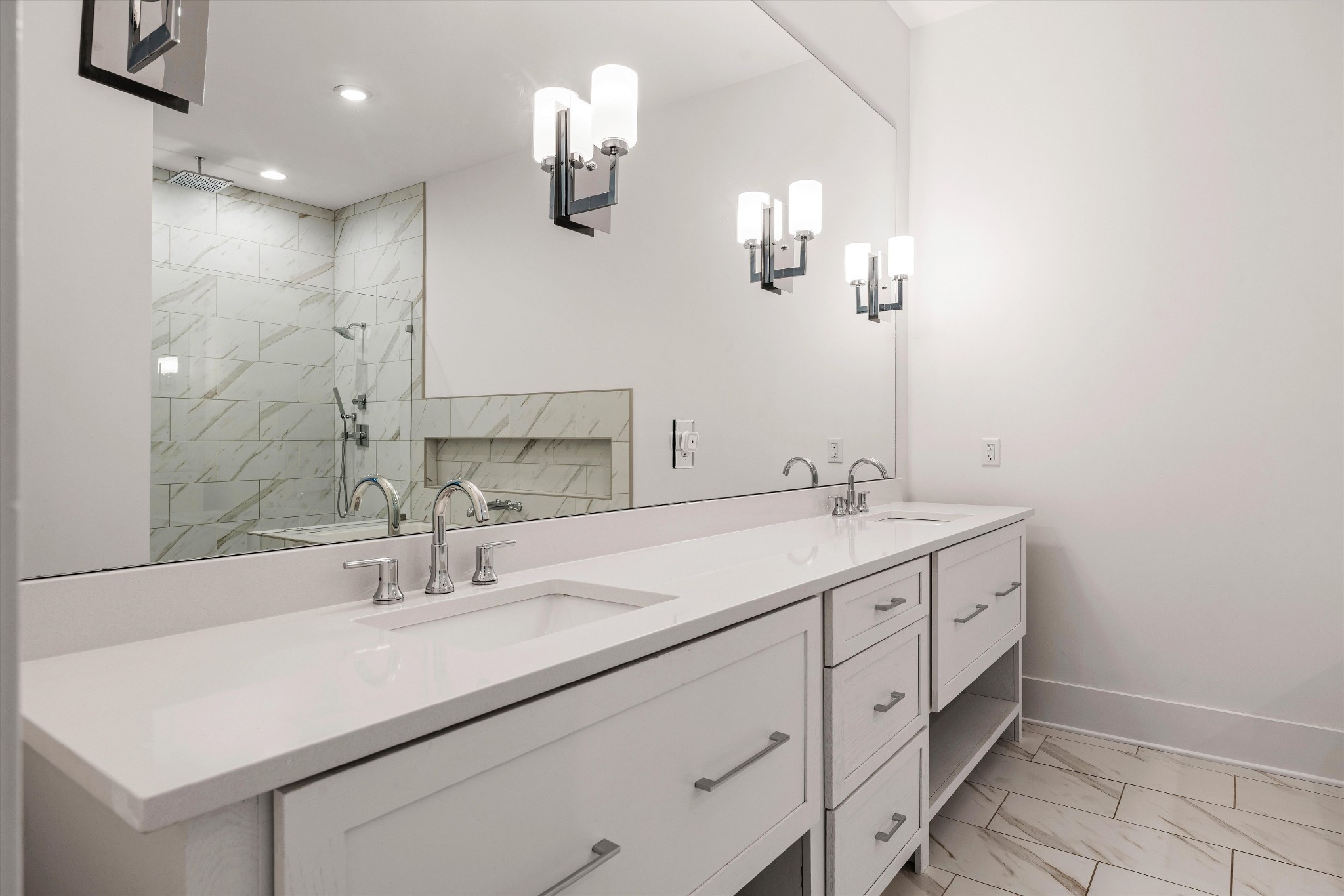 925 Weeping Willow Road, Unit D Hendersonville, TN 37075 - Photo 32 of 73 a bathroom with a sink double vanity and a mirror